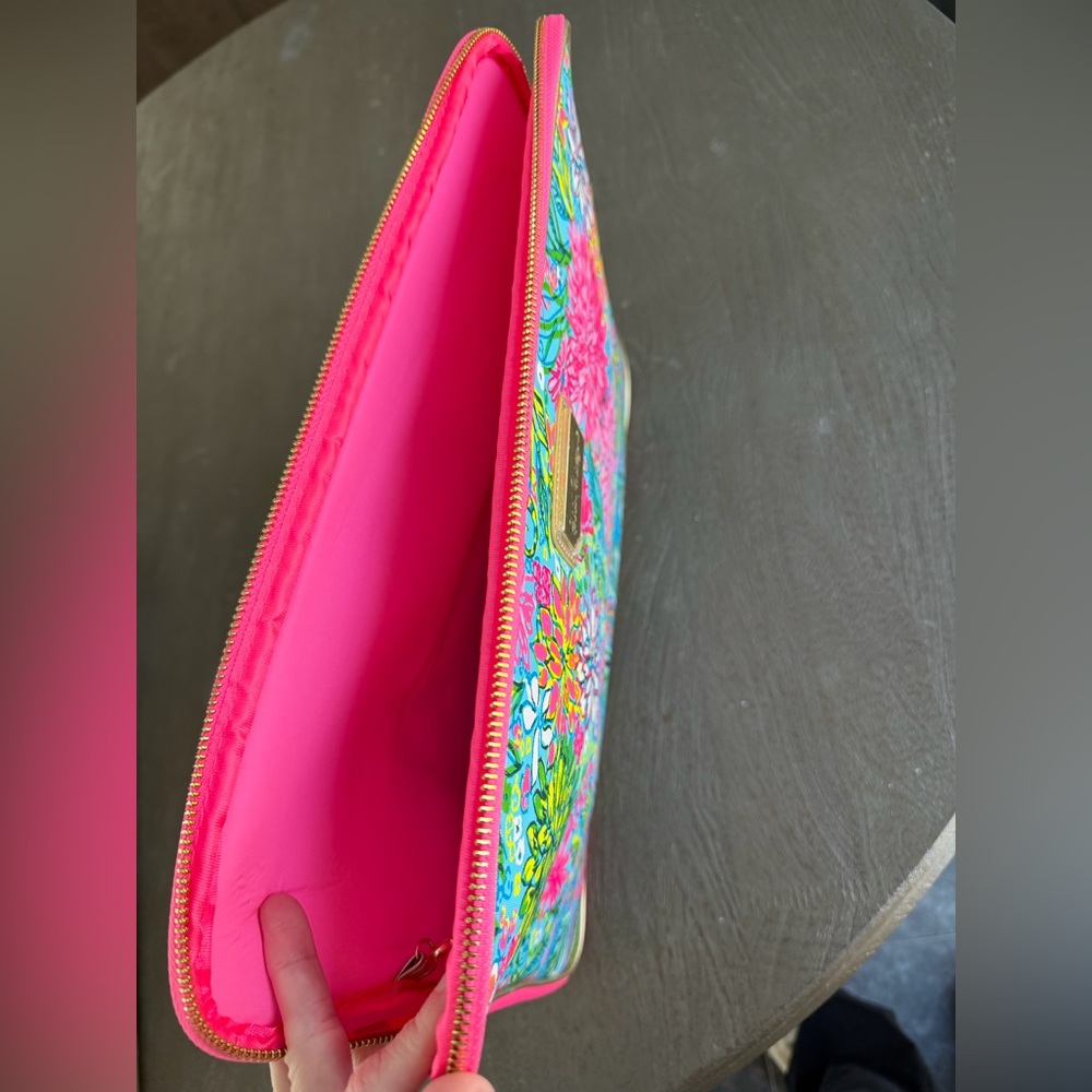 New 15” Lilly Pulitzer laptop sleeve with detachable cord pouch Golden Hour - Picture 3 of 10